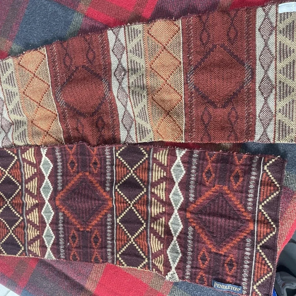Pendleton Scarf Mens One Size Red Southwestern Knit Wool Neck Warmer Pattern